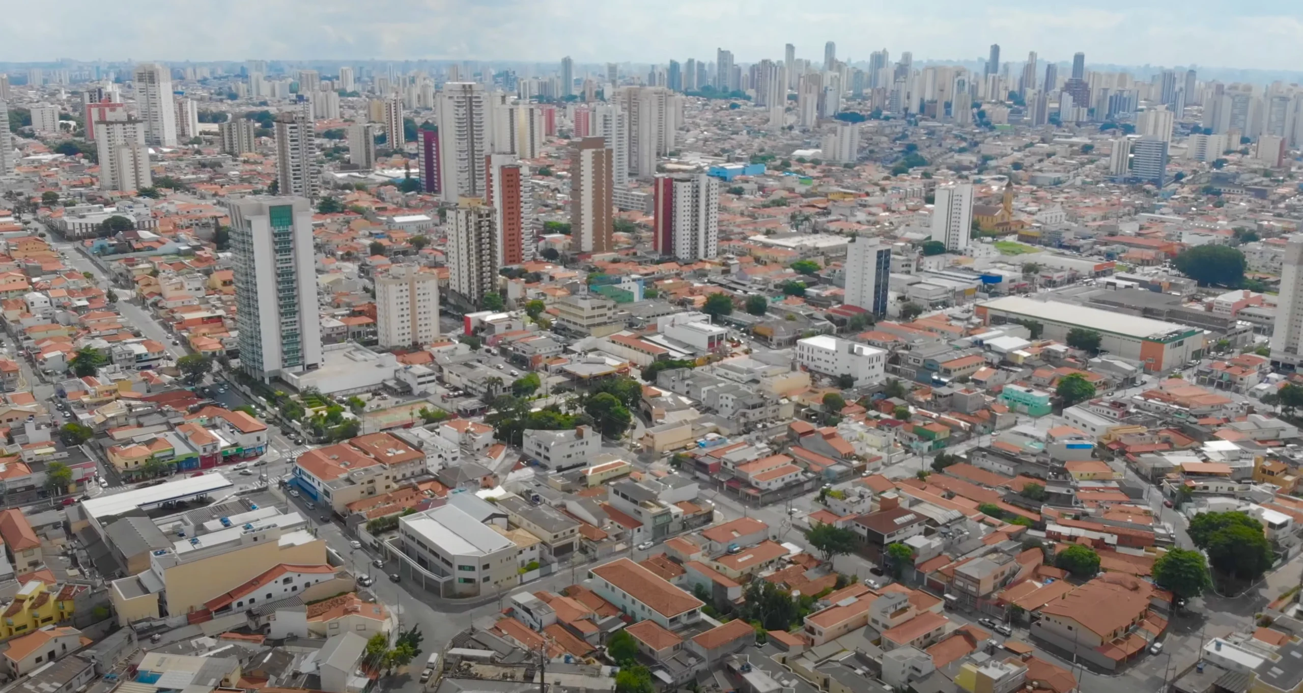Vila Formosa São Paulo – Qualidade de Vida e Desenvolvimento 2 Principais avenidas, transporte público e acessibilidade em Vila Formosa São Paulo, destacando vias estruturadas e conexão com metrô e ônibus.