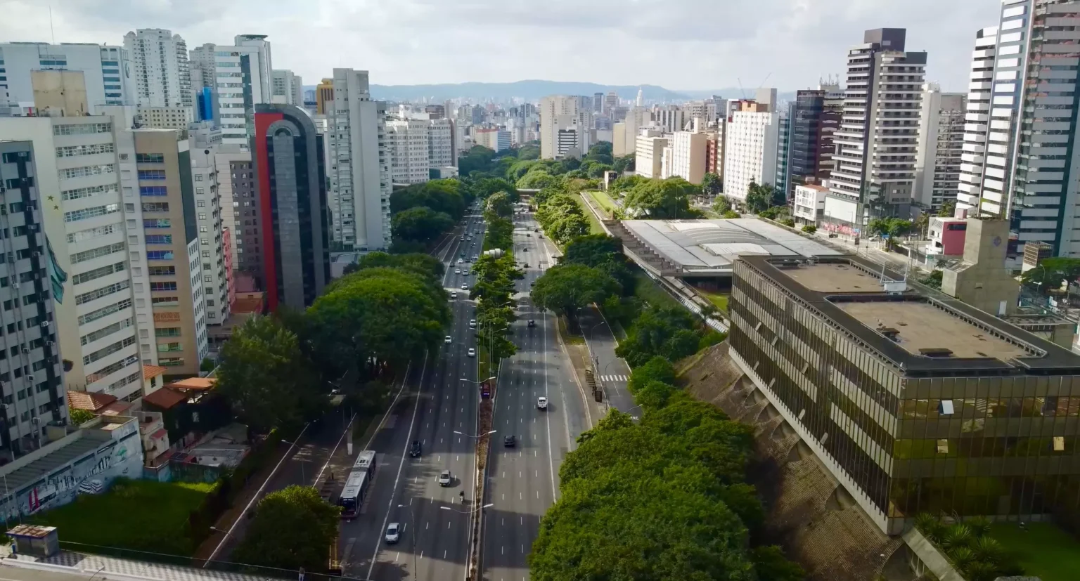 Imagem representativa do bairro Vila Mariana em São Paulo, destacando infraestrutura, qualidade de vida e oportunidades de investimento imobiliário.